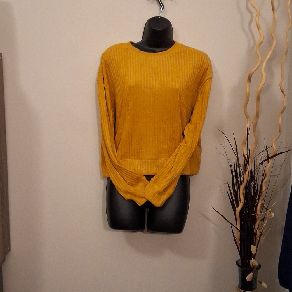 Band of the Free BOG Collective size medium sweater